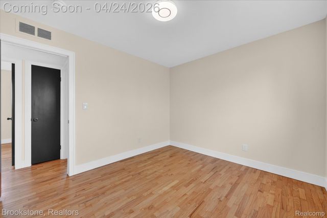 30428 Iroquois Drive, Warren, MI 48088