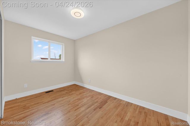 30428 Iroquois Drive, Warren, MI 48088