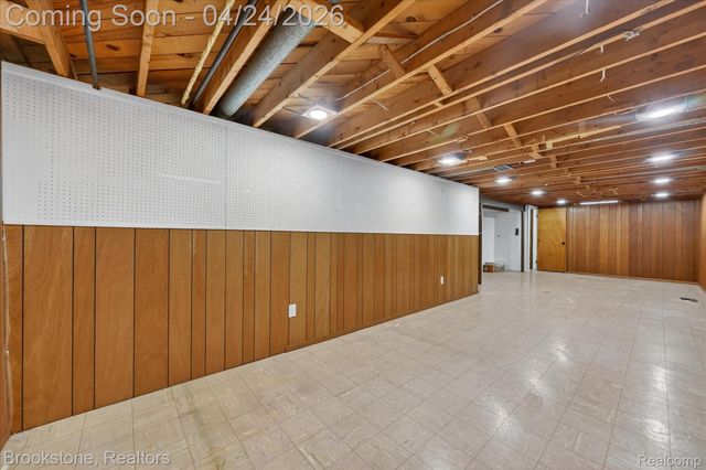 30428 Iroquois Drive, Warren, MI 48088