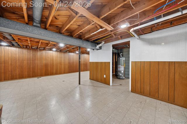 30428 Iroquois Drive, Warren, MI 48088