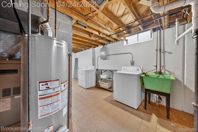 30428 Iroquois Drive, Warren, MI 48088