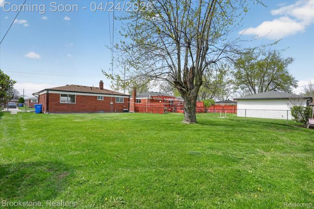 30428 Iroquois Drive, Warren, MI 48088