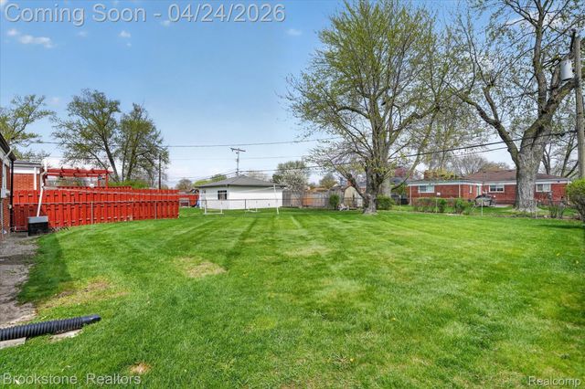 30428 Iroquois Drive, Warren, MI 48088