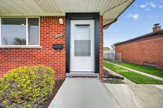 30428 Iroquois Drive, Warren, MI 48088