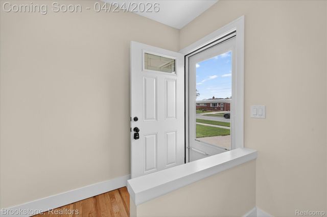 30428 Iroquois Drive, Warren, MI 48088