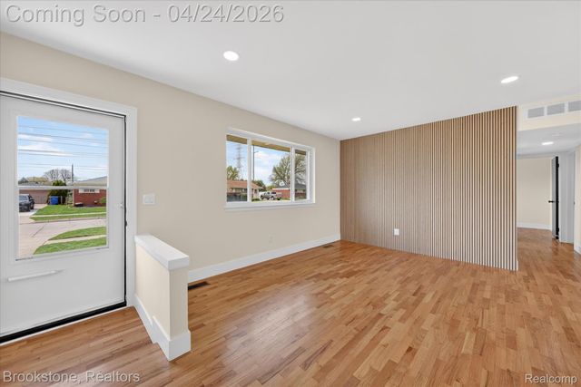 30428 Iroquois Drive, Warren, MI 48088