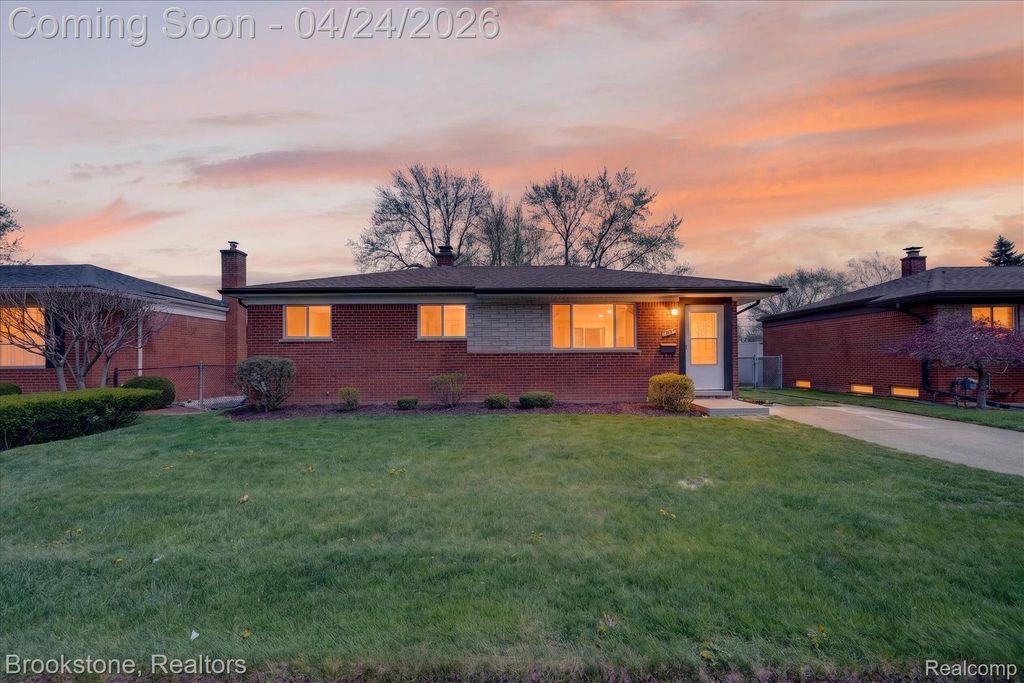 30428 Iroquois Drive, Warren, MI 48088