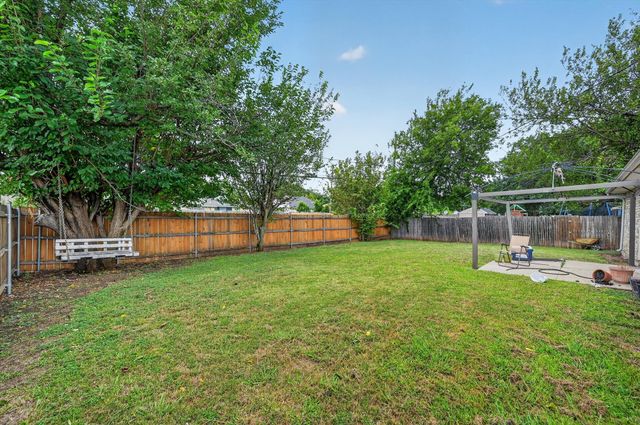 704 Levelland Drive, Arlington, TX 76017