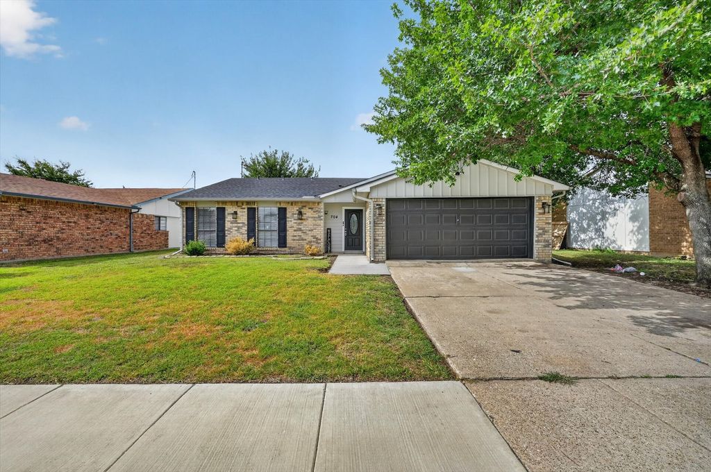 704 Levelland Drive, Arlington, TX 76017