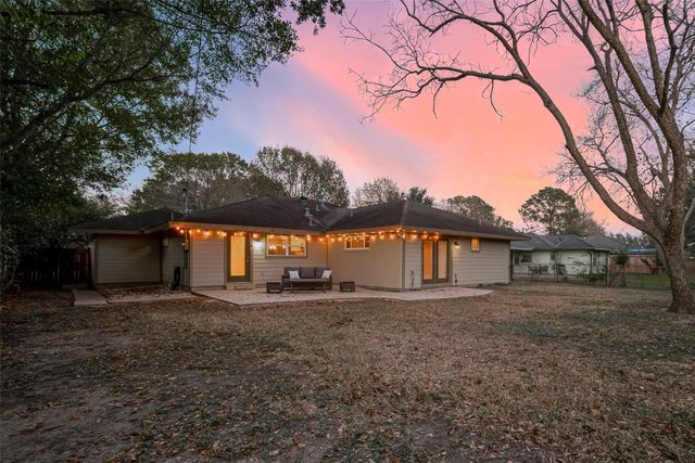 5323 Briarbend Drive, Houston, TX 77096