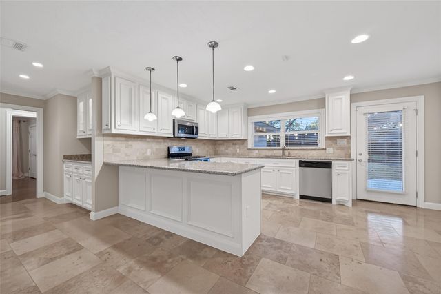 5323 Briarbend Drive, Houston, TX 77096