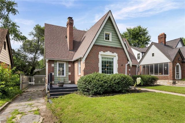 719 E Gregory Boulevard, Kansas City, MO 64131