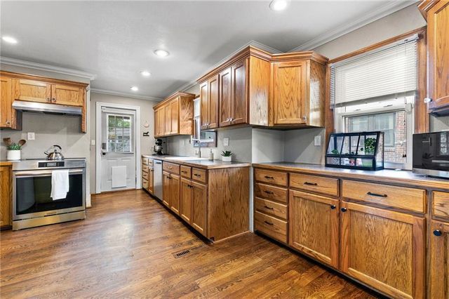 719 E Gregory Boulevard, Kansas City, MO 64131