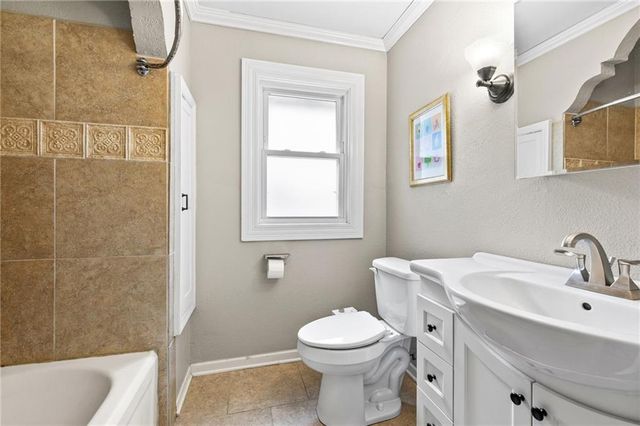 719 E Gregory Boulevard, Kansas City, MO 64131