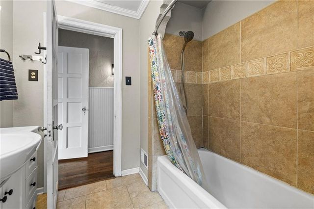 719 E Gregory Boulevard, Kansas City, MO 64131
