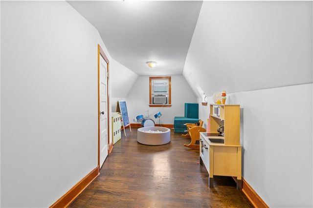 719 E Gregory Boulevard, Kansas City, MO 64131