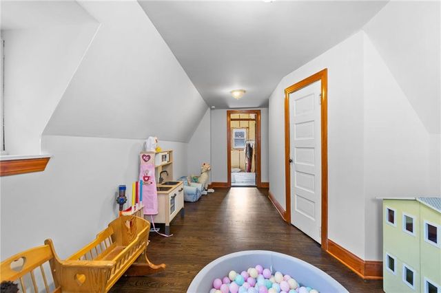 719 E Gregory Boulevard, Kansas City, MO 64131