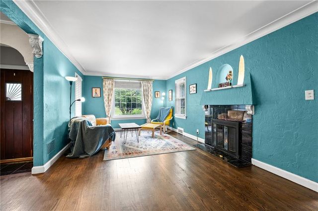 719 E Gregory Boulevard, Kansas City, MO 64131