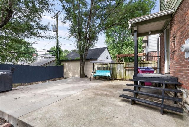 719 E Gregory Boulevard, Kansas City, MO 64131