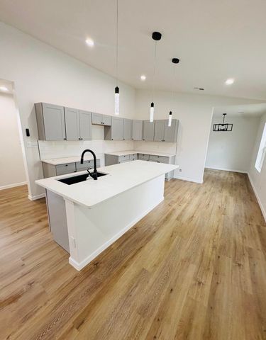 112 Bell Avenue SE, Albuquerque, NM 87102