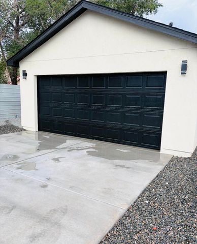 112 Bell Avenue SE, Albuquerque, NM 87102
