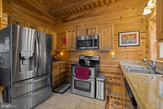 295 CREEKVIEW LN, Berkeley Springs, WV 25411