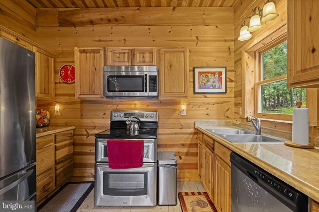 295 CREEKVIEW LN, Berkeley Springs, WV 25411
