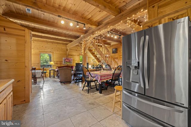 295 CREEKVIEW LN, Berkeley Springs, WV 25411