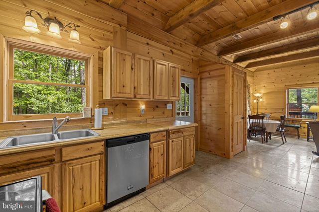 295 CREEKVIEW LN, Berkeley Springs, WV 25411