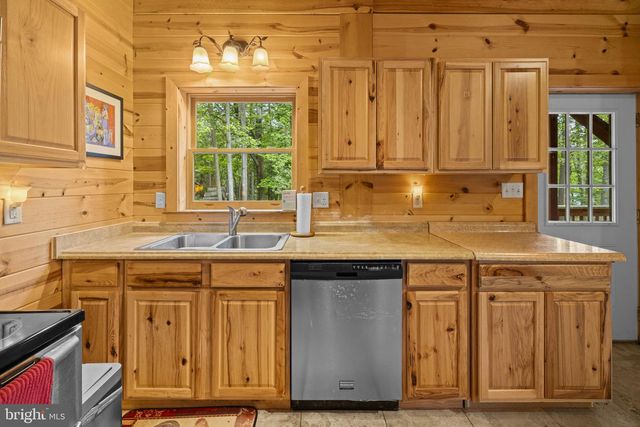 295 CREEKVIEW LN, Berkeley Springs, WV 25411