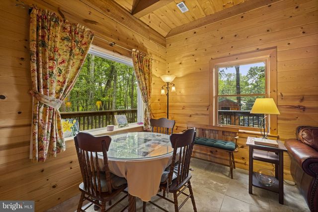 295 CREEKVIEW LN, Berkeley Springs, WV 25411