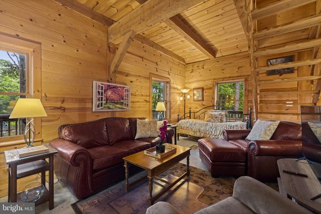 295 CREEKVIEW LN, Berkeley Springs, WV 25411
