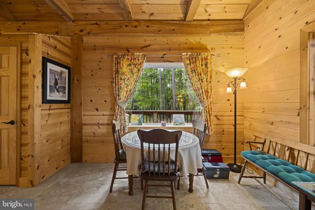 295 CREEKVIEW LN, Berkeley Springs, WV 25411