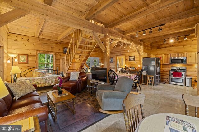 295 CREEKVIEW LN, Berkeley Springs, WV 25411