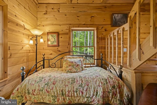 295 CREEKVIEW LN, Berkeley Springs, WV 25411