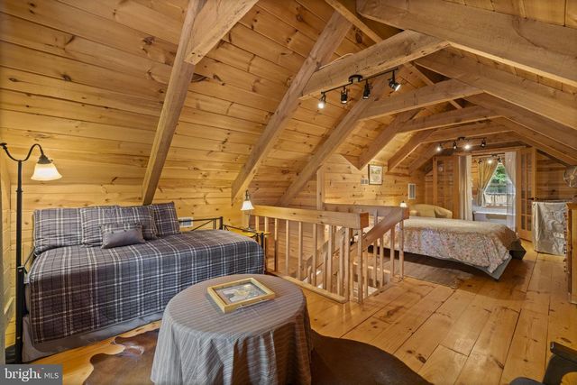295 CREEKVIEW LN, Berkeley Springs, WV 25411