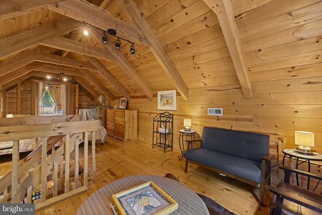 295 CREEKVIEW LN, Berkeley Springs, WV 25411