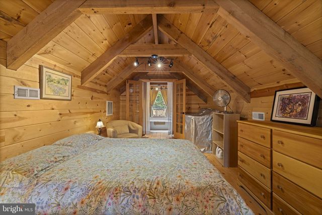 295 CREEKVIEW LN, Berkeley Springs, WV 25411