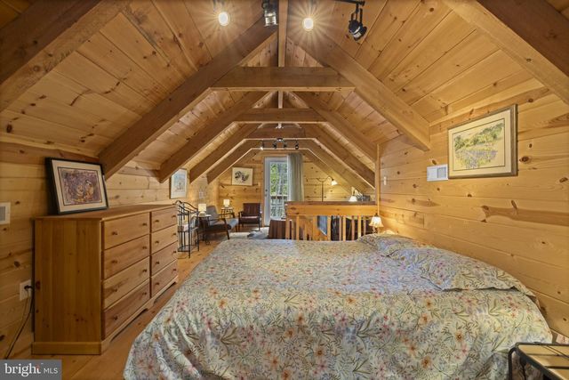 295 CREEKVIEW LN, Berkeley Springs, WV 25411
