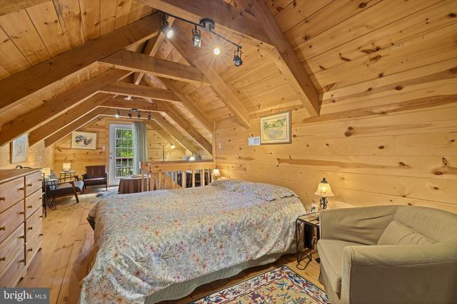 295 CREEKVIEW LN, Berkeley Springs, WV 25411