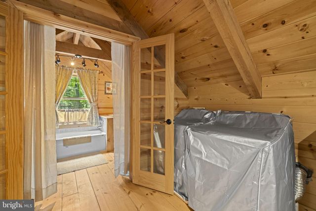 295 CREEKVIEW LN, Berkeley Springs, WV 25411