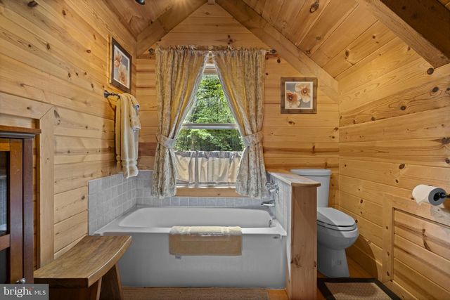 295 CREEKVIEW LN, Berkeley Springs, WV 25411