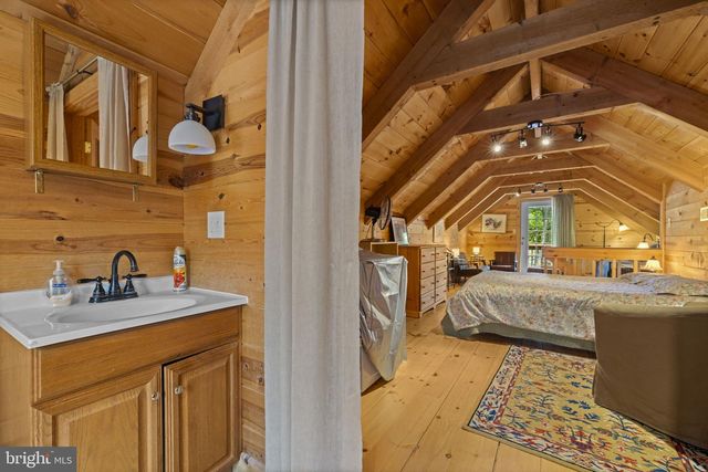 295 CREEKVIEW LN, Berkeley Springs, WV 25411