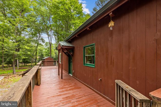 295 CREEKVIEW LN, Berkeley Springs, WV 25411