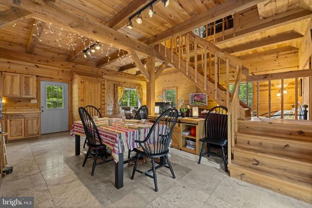 295 CREEKVIEW LN, Berkeley Springs, WV 25411