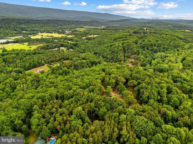 295 CREEKVIEW LN, Berkeley Springs, WV 25411
