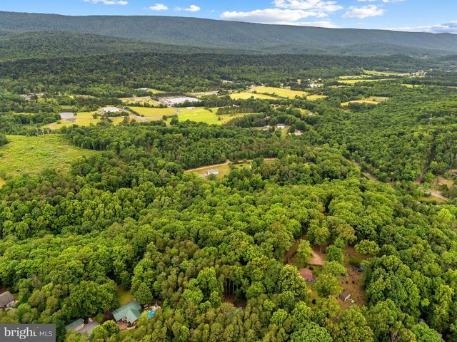 295 CREEKVIEW LN, Berkeley Springs, WV 25411