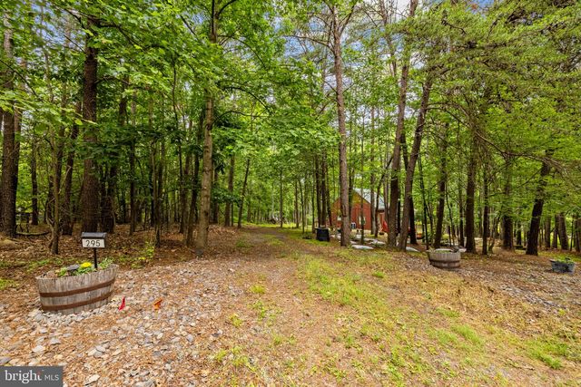 295 CREEKVIEW LN, Berkeley Springs, WV 25411