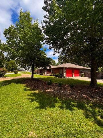 723 Lakeview Drive, Rogers, AR 72756