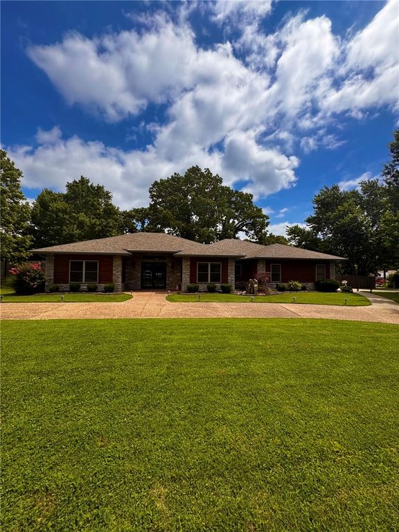 723 Lakeview Drive, Rogers, AR 72756